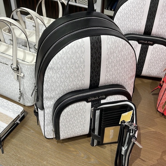 Michael Kors Jaycee Large Zip Pocket Backpack & LG DOUBLE ZIP WRISTLET - Picture 5 of 16